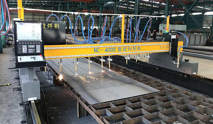 《數(shù)控等離子切割機(jī)》